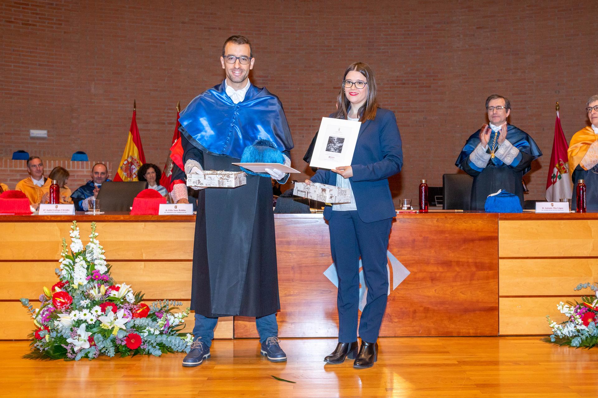 Gloved hands holding a medical shot. 