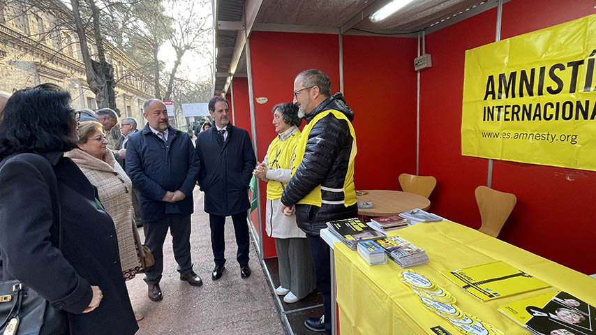 A female fitness athlete. 